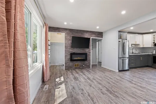 2457 MacKay STREET, Regina, SK S4N 2T4