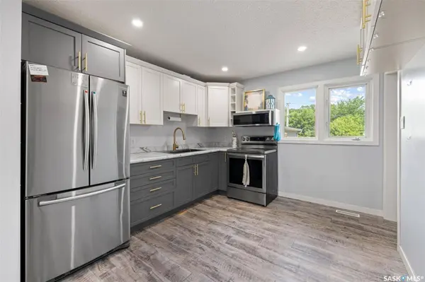 2457 MacKay STREET, Regina, SK S4N 2T4