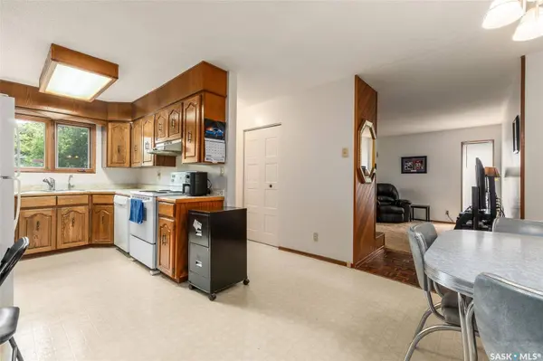 6142 7th AVENUE N, Regina, SK S4T 7G8