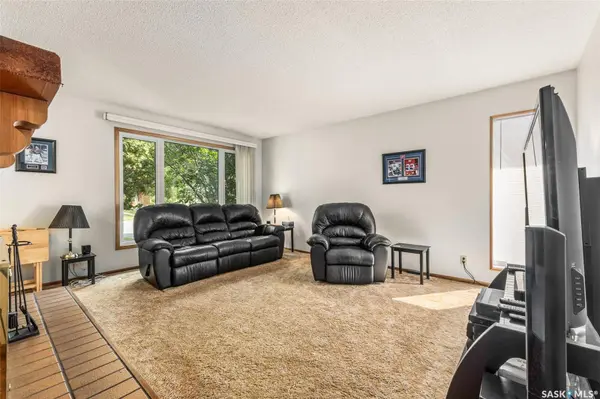 6142 7th AVENUE N, Regina, SK S4T 7G8