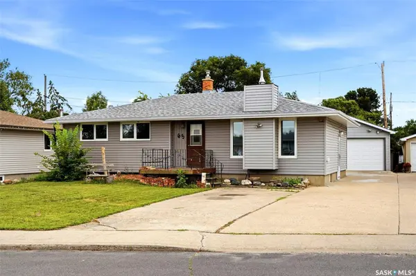 65 McCaul CRESCENT