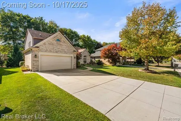 372 Daylily Drive, Rochester Hills, MI 48307