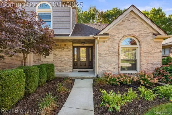 372 Daylily Drive, Rochester Hills, MI 48307