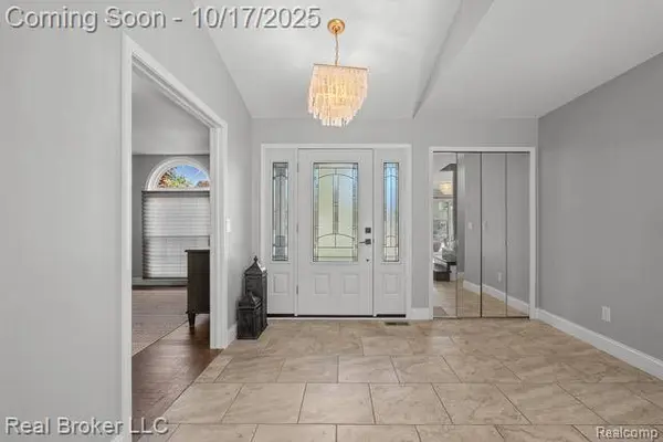 372 Daylily Drive, Rochester Hills, MI 48307