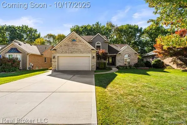 372 Daylily Drive, Rochester Hills, MI 48307