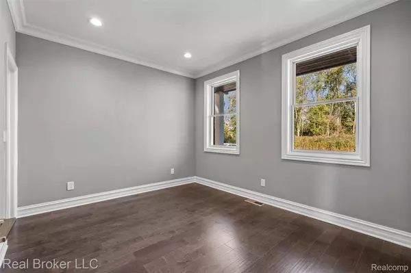 38165 Cherry LN, Harrison Township, MI 48045