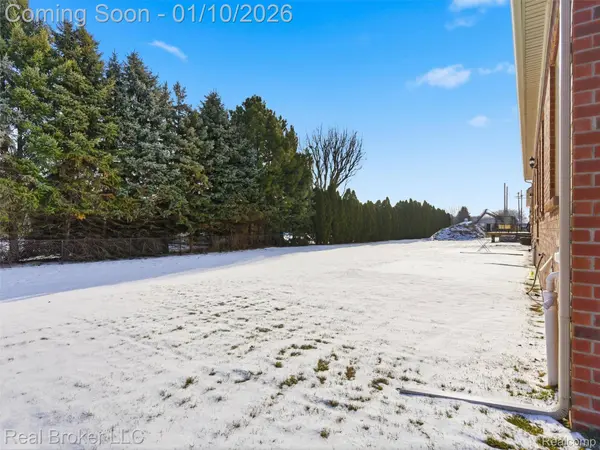 47124 Rosevillage CT, Shelby Twp, MI 48315