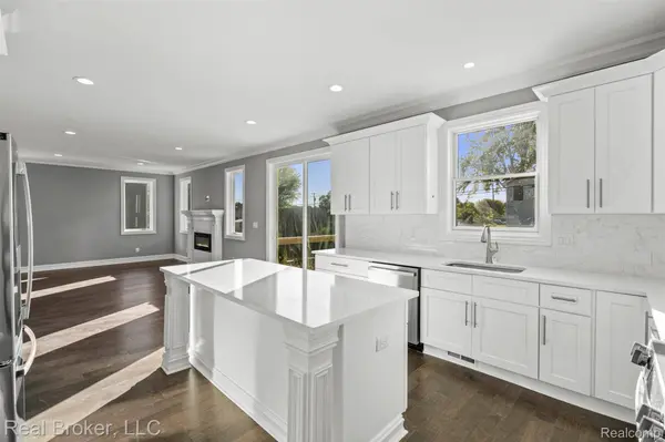 38165 Cherry LN, Harrison Charter Township, MI 48045