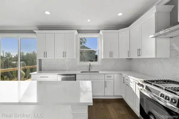 38165 Cherry LN, Harrison Charter Township, MI 48045