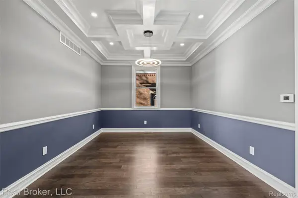 38165 Cherry LN, Harrison Charter Township, MI 48045