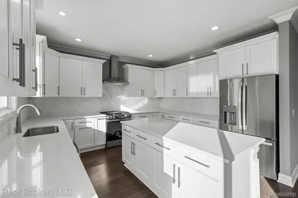 38165 Cherry LN, Harrison Charter Township, MI 48045