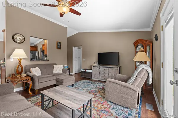 16380 Sudbury CT, Macomb Township, MI 48044
