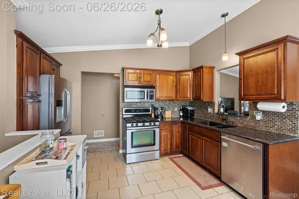 16380 Sudbury CT, Macomb Township, MI 48044
