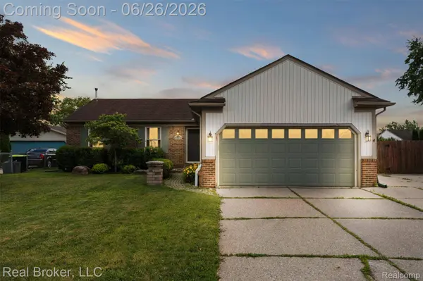 16380 Sudbury CT, Macomb Township, MI 48044
