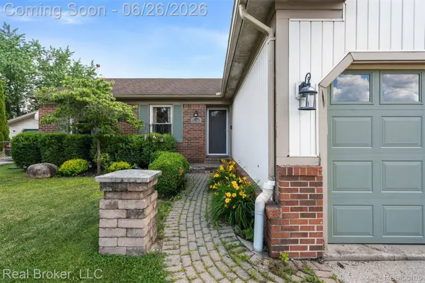 16380 Sudbury CT, Macomb Township, MI 48044