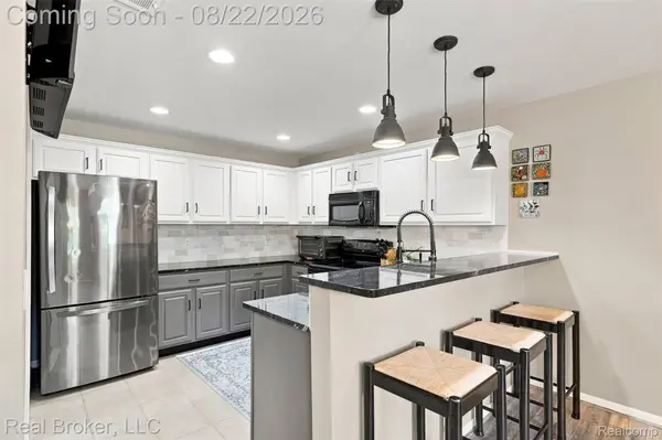 55407 Ambassador CT, Shelby Charter Township, MI 48316