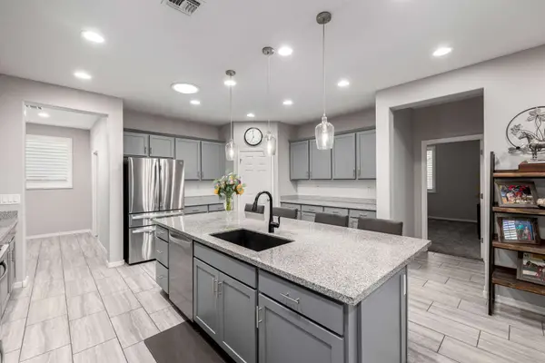 10308 E Thistle Ave, Mesa, AZ 85212-8618