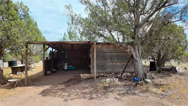 44050 W Fort Rock RD, Seligman, AZ 86337