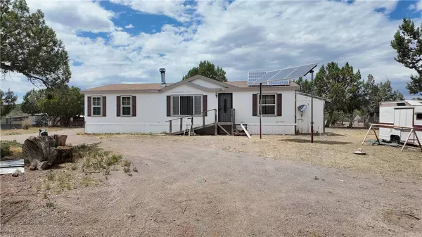 44050 W Fort Rock RD, Seligman, AZ 86337