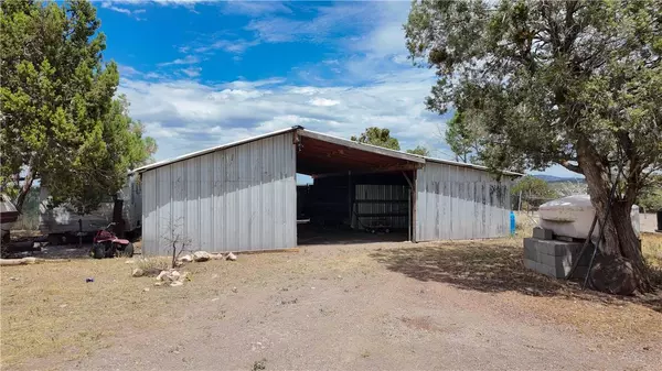 44050 W Fort Rock RD, Seligman, AZ 86337