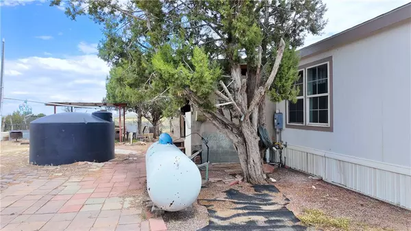 44050 W Fort Rock RD, Seligman, AZ 86337