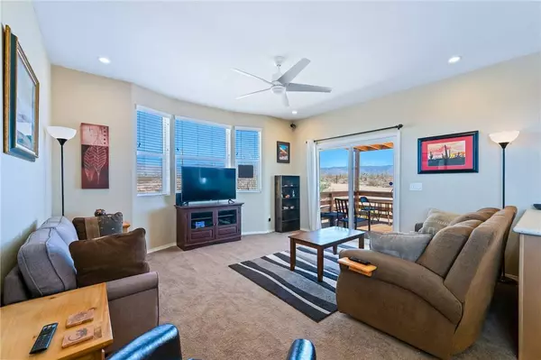 14111 S Dateland RD, Yucca, AZ 86438