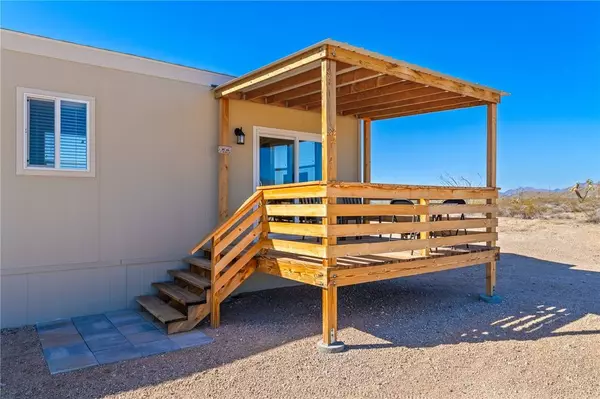 14111 S Dateland RD, Yucca, AZ 86438