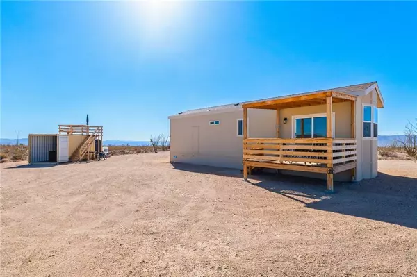 14111 S Dateland RD, Yucca, AZ 86438