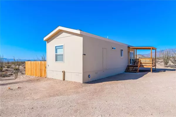 14111 S Dateland RD, Yucca, AZ 86438