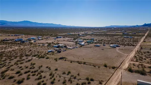 TBD S Drake RD, Golden Valley, AZ 86413