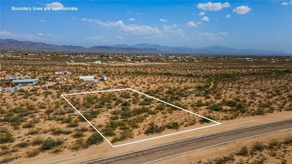 3896 N Laguna RD, Golden Valley, AZ 86413