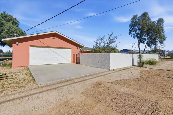 5713 W Crystal DR, Golden Valley, AZ 86413