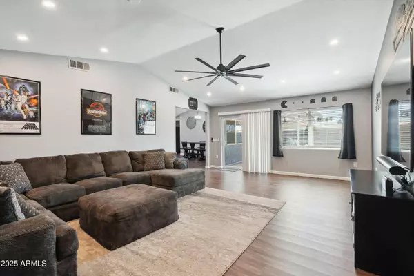 10010 N 64TH Avenue, Glendale, AZ 85302