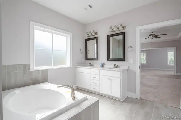 284 Abby LN, Millbrook, AL 36054