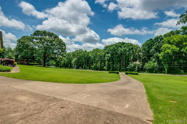 80 Gunnells RD, Deatsville, AL 36022