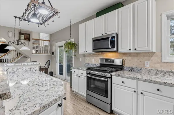 122 Courtfield DR, O'fallon, MO 63366