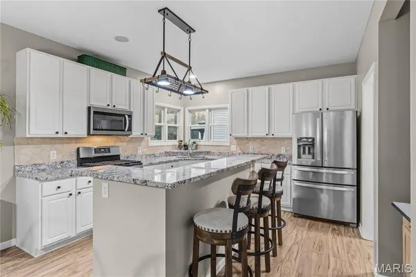 122 Courtfield DR, O'fallon, MO 63366