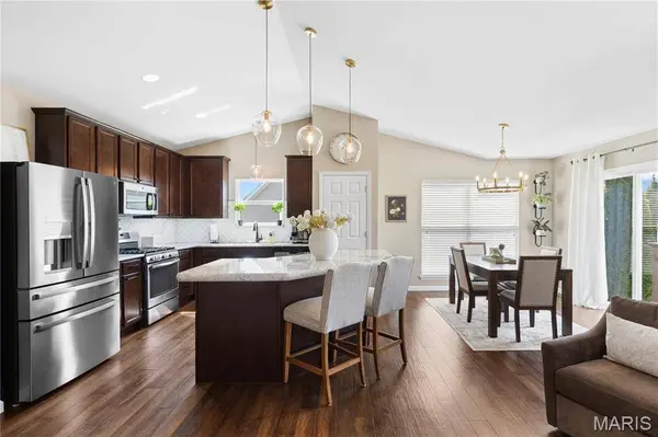 615 Prairiegate CT, Lake St Louis, MO 63367