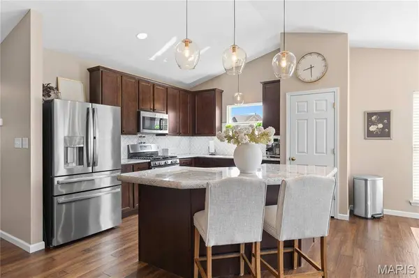 615 Prairiegate CT, Lake St Louis, MO 63367