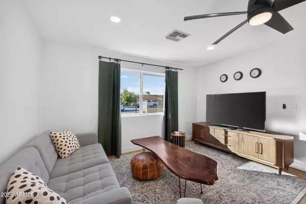 701 N APACHE Drive, Chandler, AZ 85224