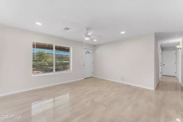 33300 S RIVER BEND Road, Black Canyon City, AZ 85324