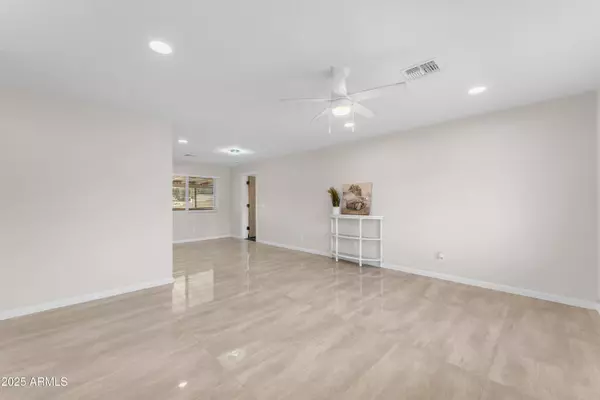 33300 S RIVER BEND Road, Black Canyon City, AZ 85324