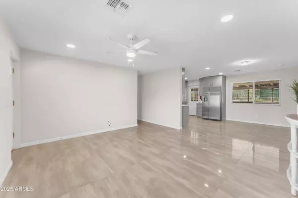 33300 S RIVER BEND Road, Black Canyon City, AZ 85324