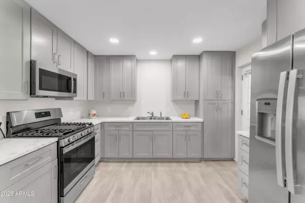 33300 S RIVER BEND Road, Black Canyon City, AZ 85324