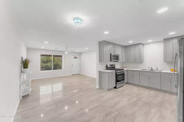 33300 S RIVER BEND Road, Black Canyon City, AZ 85324