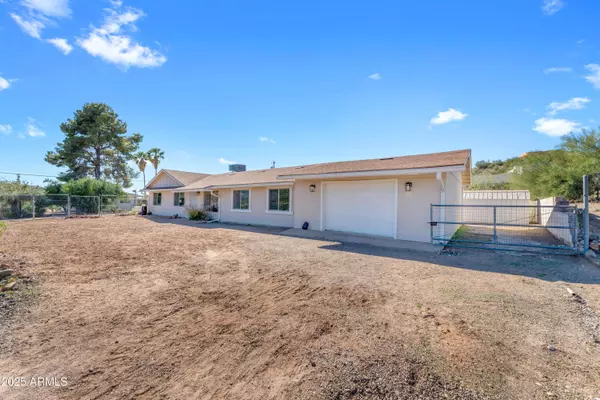 33300 S RIVER BEND Road, Black Canyon City, AZ 85324