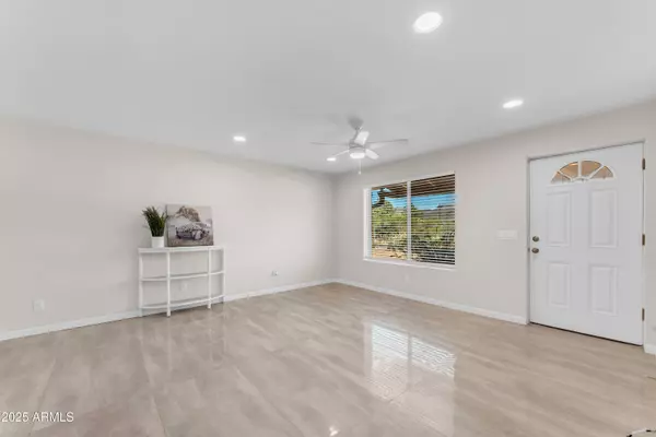 33300 S RIVER BEND Road, Black Canyon City, AZ 85324