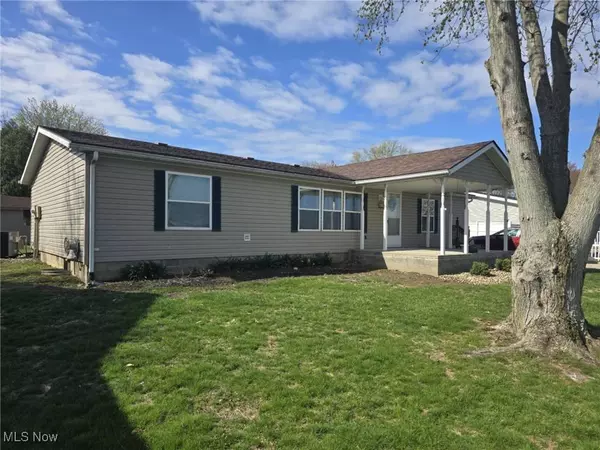 930 Leonard AVE, Zanesville, OH 43701