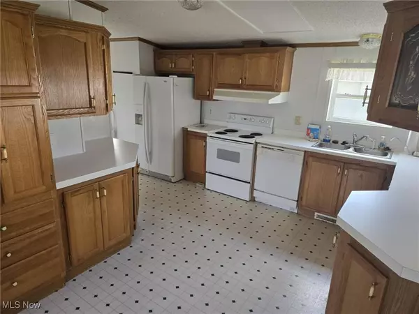 930 Leonard AVE, Zanesville, OH 43701