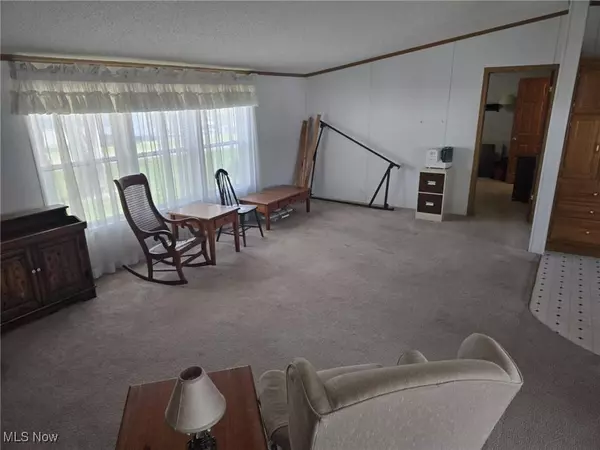 930 Leonard AVE, Zanesville, OH 43701